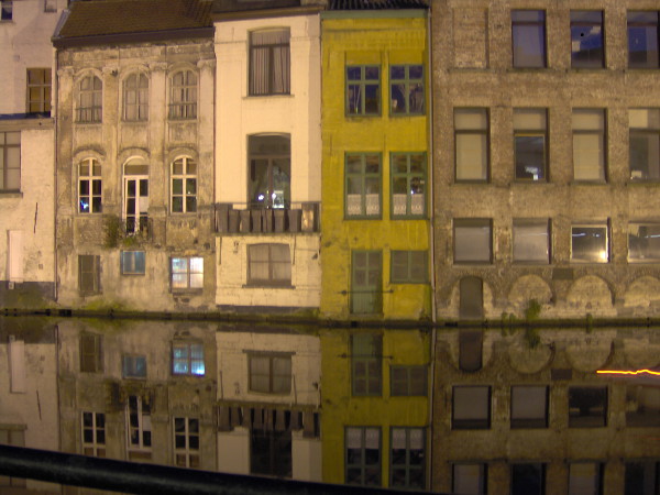 Gand (Belgique) 2009 (Photo de Didier Desmet) Soir Gent [Artiste Infirme Moteur Cérébral] [Infirmité Motrice Cérébrale] [IMC] [Paralysie Cérébrale] [Cerebral Palsy] [Handicap]